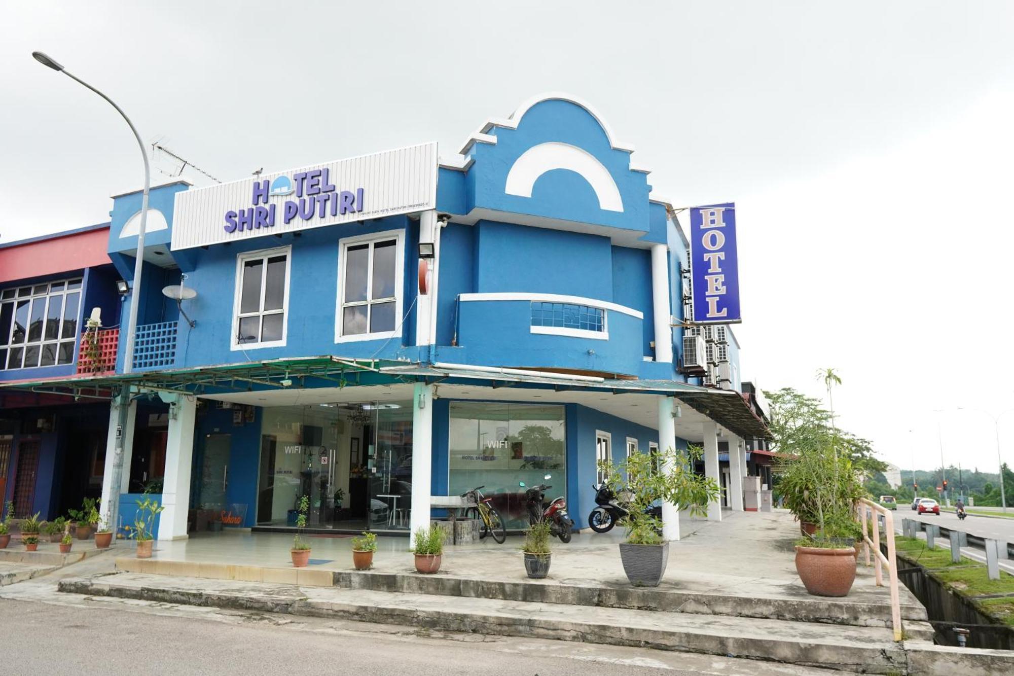 Hotel Shri Putiri Pasir Gudang Extérieur photo